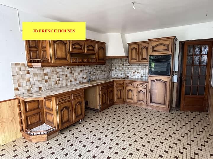 6 bed stone house for sale near Lesbois