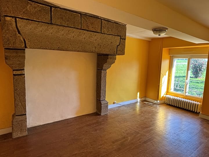 6 bed stone house for sale near Lesbois