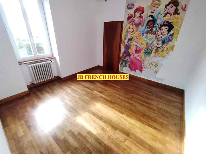 5 bed stone house for sale near Kerurien