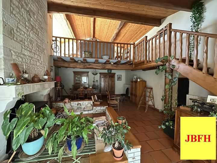 4 bed stone house for sale near Ardilleux