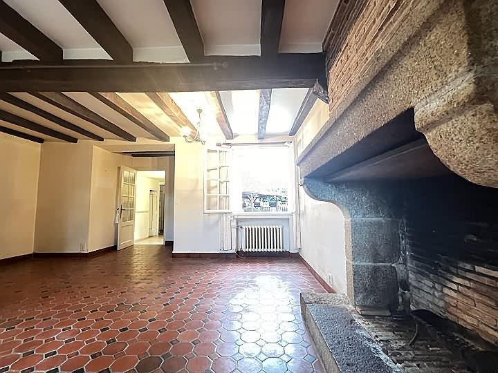 4 bed stone house for sale near Monas