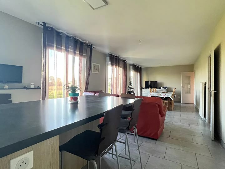 5 bed house for sale near Monas