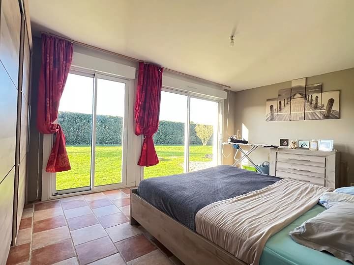 5 bed house for sale near Monas