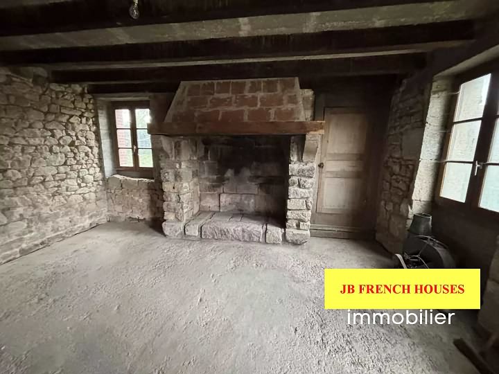 Stone house to renovate near Farges