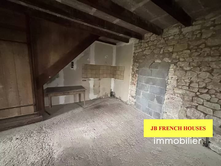 Stone house to renovate near Farges