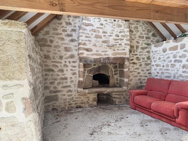 Stone cottage to renovate near Affieux