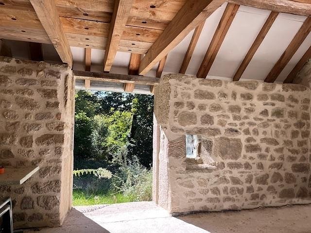Stone cottage to renovate near Affieux