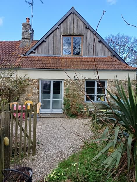 6 bed stone house for sale near Néhou