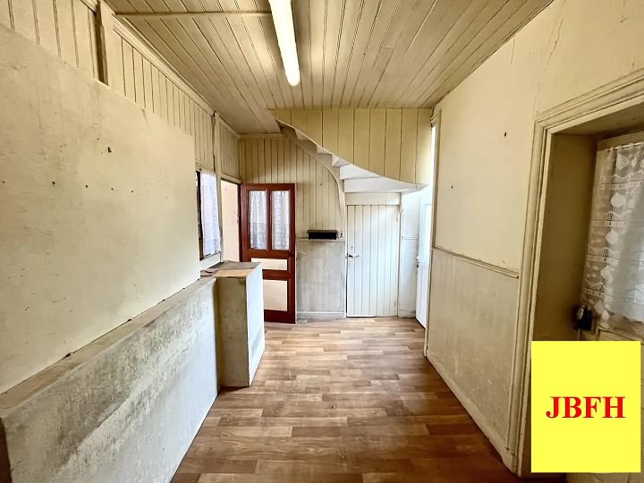 Stone house to renovate near Mantilly
