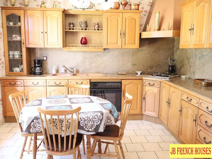 4 bed house for sale near Vengeons