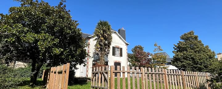 6 bed stone house for sale near Kergloff