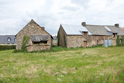 Stone barn to renovate near Missiriac