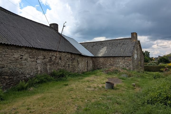 Stone barn to renovate near Missiriac