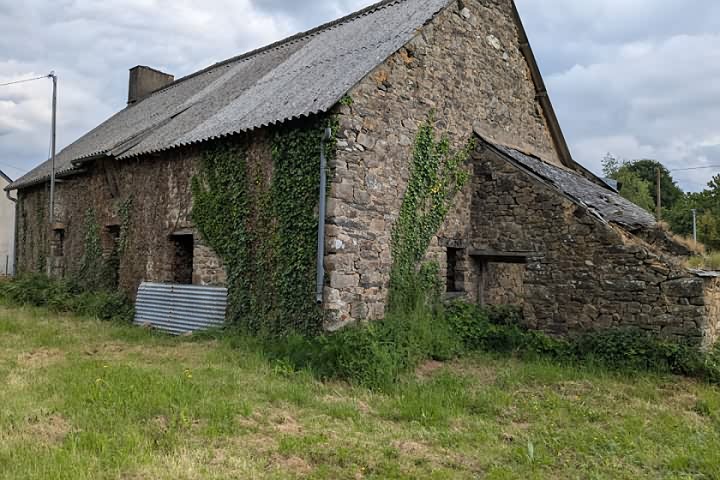 Stone barn to renovate near Missiriac