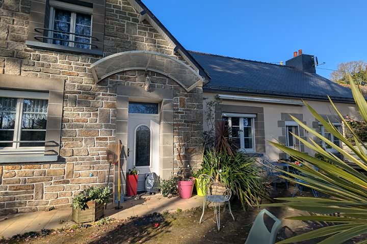 2 bed stone house for sale near Peer