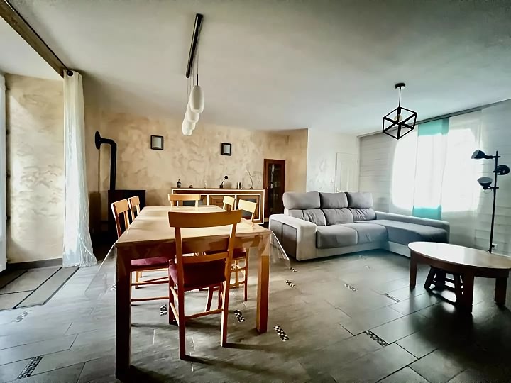 6 bed stone house for sale near Monas