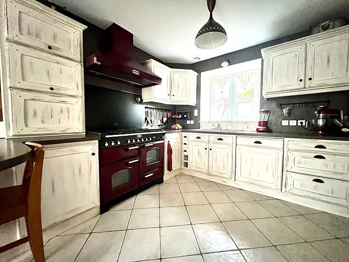 6 bed stone house for sale near Monas