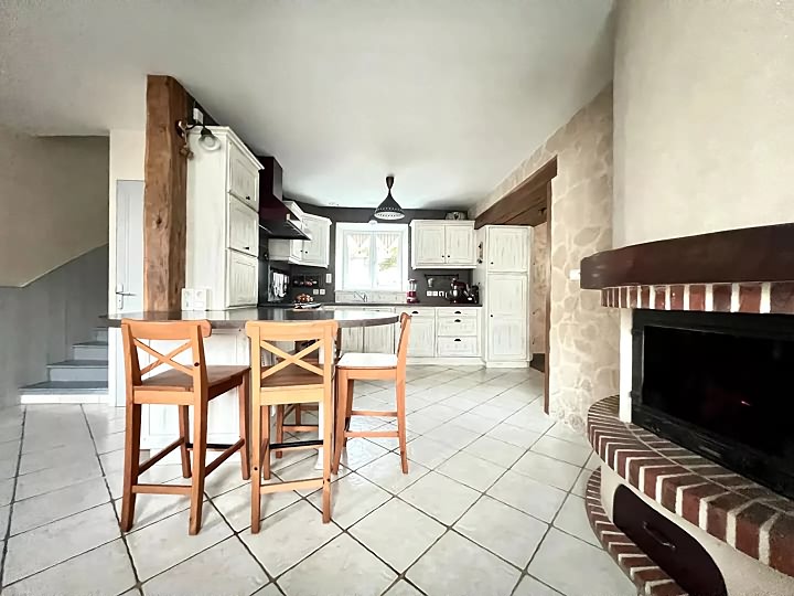 6 bed stone house for sale near Monas