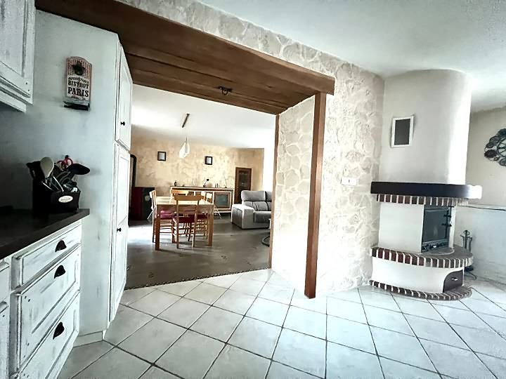 6 bed stone house for sale near Monas