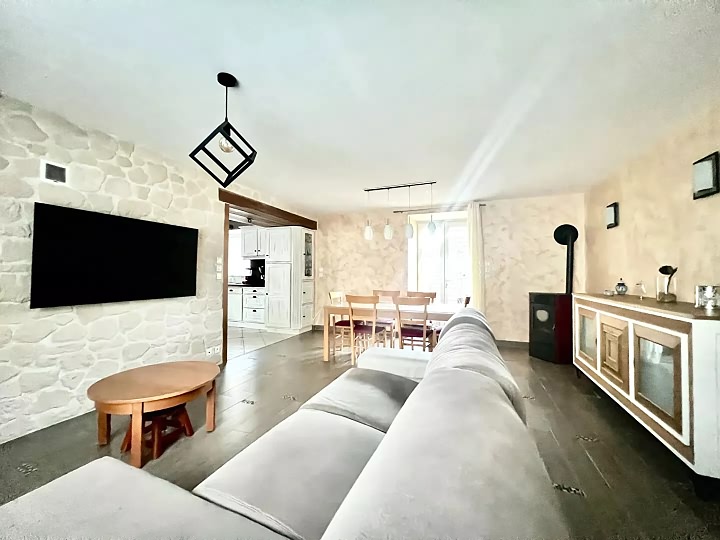 6 bed stone house for sale near Monas