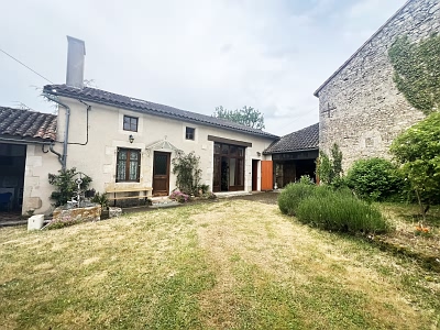 3 bed stone house for sale near Monas