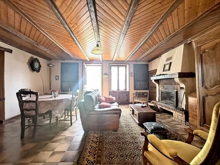 3 bed stone house for sale near Monas