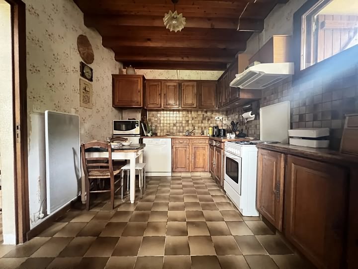 3 bed stone house for sale near Monas