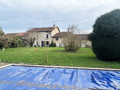 5 bed stone house for sale near Suaux
