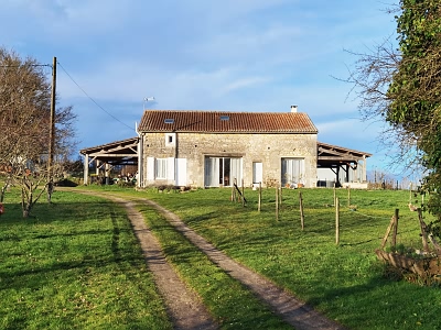4 bed stone house for sale near Suaux