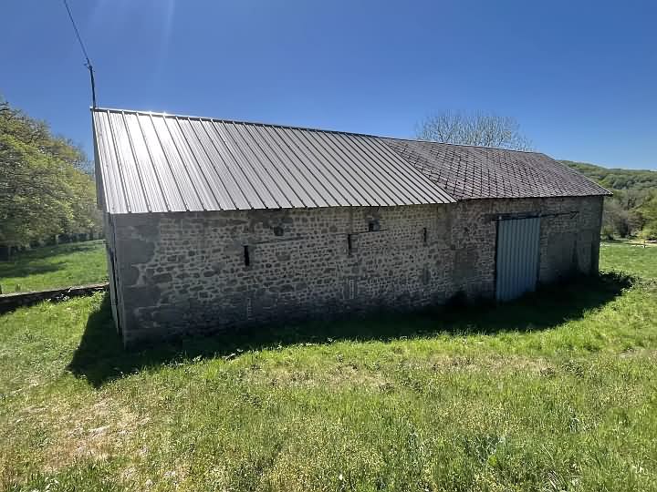 Stone barn to renovate near Farges