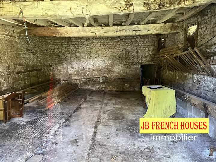 Stone barn to renovate near Farges