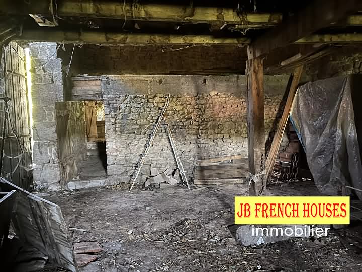 Stone barn to renovate near Farges